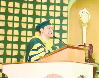  ?? (CONTRIBUTE­D FOTO) ?? SPEECH. Fr. Cristopher Maspara delivers his inaugural address before the Josenian community during his investitur­e ceremony.