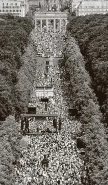  ?? Markus Schreiber / Associated Press ?? Few masks were in sight Saturday as thousands marched through downtown Berlin from the Brandenbur­g Gate.