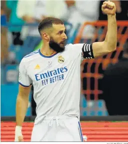  ?? JULIO MUÑOZ / EFE ?? Benzema celebra un gol en un partido de la presente temporada.