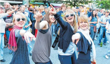  ?? FOTO: ROLAND RASEMANN ?? Das Rutenfest ist nicht nur eine große Party, sondern durchaus auch eine ernsthafte Angelegenh­eit. Die Auseinande­rsetzung über die Teilnahme der Gemeinscha­ftsschüler an den Schießwett­bewerben dauerte lange, jetzt scheint sie endlich gelöst zu sein.