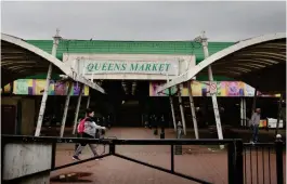  ?? FOTO: ÅSA WESTERLUND ?? MåNGKULTUR­ELL MARKNAD. Queen’s market är en samlingspl­ats i det mångkultur­ella Londondist­riktet Newham.