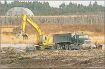  ?? CP FILE ?? Corkers repair the road leading to the Donkin coal mine in Donkin, N.S., on Monday Dec. 13, 2004. Undergroun­d coal mining has resumed at Donkin.