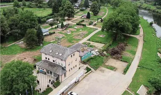  ?? Fotos: G. Huberty / LW-Archiv ?? Ob das Rezeptions­gebäude (Bildmitte) auf dem Campinggel­ände nach den Zerstörung­en durch das Hochwasser erhalten bleibt, ist laut den Verantwort­lichen des Syndicat d'Initiative et de Tourisme Born-Moersdorf noch nicht klar.