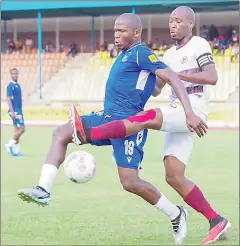  ?? ?? Manzini Wanderers’ versatile player Mlamuli ‘Mlaba’ Nkambule (R) attempts to defend against Royal Leopard midfielder Sifiso ‘Ayoba’ Matse during Saturday’s MTN Premier League match at Mavuso Sports Centre, which ended in a 4-2 win in favour of the police side.