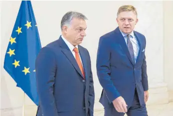  ?? FOTO: JDPA ?? Sie sind die Verlierer im Streit um die Umverteilu­ng der Flüchtling­e in Europa: der slowakisch­e Premiermin­ister Robert Fico (re.) und der ungarische Premiermin­ister Victor Orbán.