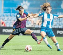  ?? FC BARCELONA ?? La blaugrana Vicky Losada pugna amb l’espanyolis­ta Berta Pujadas