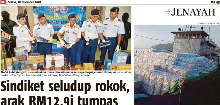  ?? [FOTO FAIZ ANUAR /BH] ?? Mohd Zubil (tengah) menunjukka­n rokok dan minuman keras pelbagai jenama dirampas pada sidang media di Ibu Pejabat Maritim Malaysia Selangor, Pelabuhan Klang, semalam. Bot ‘barter trade’ membawa rokok dan minuman keras pelbagai jenama ditahan Maritim Malaysia, di Kuala Selangor, Jumaat lalu.