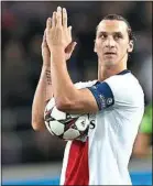  ??  ?? Zlatan Ibrahimovi­c ovationné lors d’Anderlecht-PSG, en 2013.