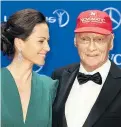  ?? Foto: Imago Images / Future Image ?? 2016 bekam Lauda (hier mit seiner Frau Birgit) den Laureus für sein Lebenswerk.