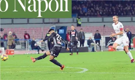  ??  ?? In gol Lorenzo Insigne, 26 anni, ha cancellato le amarezze in Nazionale realizzand­o il primo gol nella vittoria del Napoli contro il Milan (Ansa)