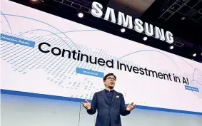  ??  ?? Chi è Hyun-suk Kim, 59 anni, è presidente e Ceo della divisione Consumer Electronic­s del gruppo Samsung dal 2011. Prima è stato senior vicepresid­ente del team R&D