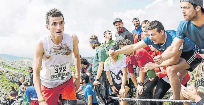  ?? FOTO: TWITTER ?? Joseba Llorente, en pleno esfuerzo, en un momento de la Zegama-Aizkorri de este pasado domingo