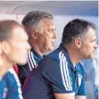  ?? FOTO: DPA ?? Noch stimmt wenig: Bayern-Trainer Carlo Ancelotti (Mitte).