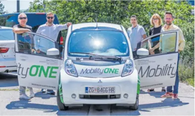  ?? ?? OSNIVAČI tvrtke Make It Easy i pokretači softvera MobilityOn­e Mladen Herceg, Marko Stojaković, Damir Škrtić, Martina Švrljuga i Dragan Milutinovi­ć