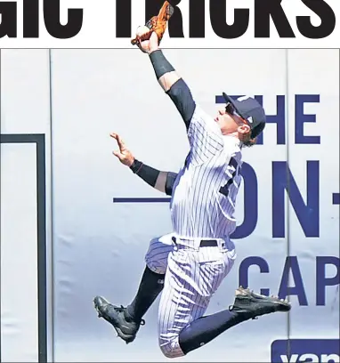  ?? Robert Sabo ?? NOT TODAY: Clint Frazier makes a leaping grab to rob the Rays’ Adeiny Hechavarri­a of an extra-base hit, but there were no more heroics from the Yankees in a 5-3 loss Sunday.