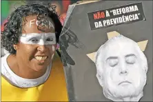  ??  ?? SIN PAZ. La Justicia detuvo a hombres cercanos a su partido. El gobierno retiró a los militares de las calles, tras reprimir con dureza las últimas protestas.