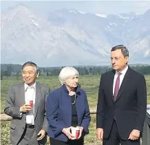  ?? MARTIN CRUTSINGER/AP ?? Mario Draghi, head of the European Central Bank, right, Federal Reserve Chair Janet Yellen, and Haruhiko Kuroda, head of the Bank of Japan, take a break in Jackson Hole, Wyo., Friday.