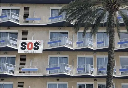 ?? Foto: dpa ?? SOS sendet dieses Hotel in Palma de Mallorca angesichts fehlender Touristen.