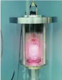  ??  ?? Active hydrogen masers leak a controlled amount of hydrogen into a a quartz chamber coated in teflon. It takes a photon at 1 420 GHZ resonance frequency to change the state of the spinning electrons; you this timing is derived from this interactio­n.