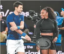 ?? AFP ?? Djokovic y Serena se divirtiero­n en la cancha.