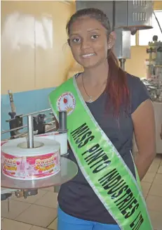  ?? Photo: Shratika ?? Miss Pinto Industries Limited Jeshni Chand, a queen contestant of the Vodafone Festival of the Friendly North during a tour of her sponsor’s factories in Labasa on August 24, 2017.
