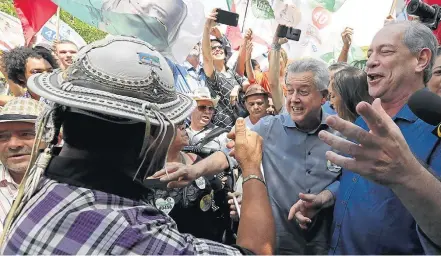  ?? ERALDO PERES/AP-23/8/2018 ?? Forró. O candidato do PDT ao Palácio do Planalto, Ciro Gomes, durante evento de campanha em Ceilândia (DF), anteontem