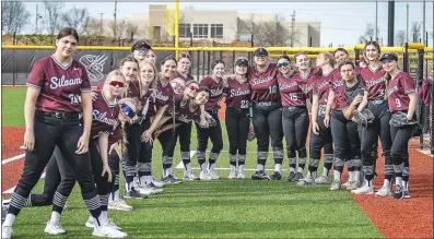  ?? Photo courtesy of Krystal Elmore ?? The Lady Panthers softball team is shown before starting a game against Providence Academy on March 15.