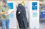  ?? NABIL AL-JURANI — THE ASSOCIATED PRESS ?? People cast their votes during the parliament­ary elections in Basra, Iraq, Sunday.