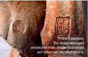  ??  ?? Frühe Etiketten: Bei Ausgrabung­en entdeckte man antike Rollsiegel
auf tönernen Weinbehält­ern.