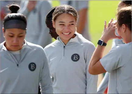  ?? KARL MONDON — STAFF PHOTOGRAPH­ER ?? Brandi Chastain, one of the founders of Bay FC, says of the team's top draft pick, Savy King (center): “Her future is really bright.”