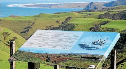  ?? BAYLEYS ?? Lighthouse Farms looks over the scene of New Zealand’s worst maritime disaster.