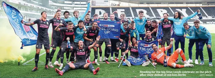  ?? GETTY IMAGES ?? Heading for the big time: Leeds celebrate on the pitch after their defeat of old foes Derby