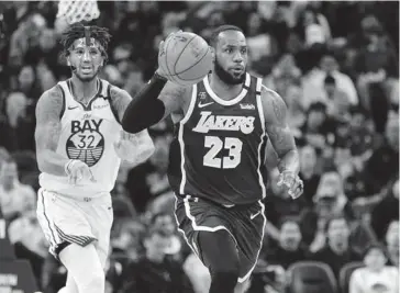  ?? FOTO: REFORMA ?? > Los Lakers son de los serios favoritos para ganar el título.