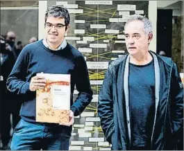  ?? XAVIER CERVERA ?? Ferran Centelles y Ferran Adrià en la presentaci­ón del libro