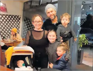  ?? PHOTO / GIVEALITTL­E ?? Kris and Jamie Dale with their children, Isla, 8, Mckenzie, 5, Angus, 2, and baby Kiera.