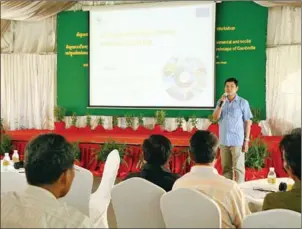  ?? SRENG MENG SRUN ?? Participan­ts speak at the WWF-hosted disseminat­ion workshop on the past four years of conservati­on in the Eastern Plains Landscape of the Kingdom yesterday in Phnom Penh.