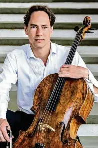  ?? MARTIN DEELEY ?? Knut Weber aus Klagenfurt, als Cellist seit 1998 Berliner Philharmon­iker, spielt im Burghof