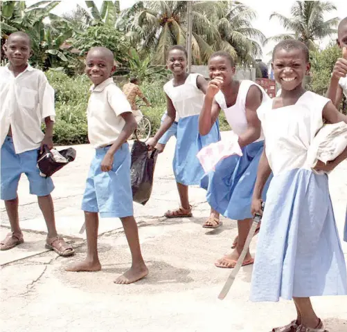  ??  ?? School children returning from school