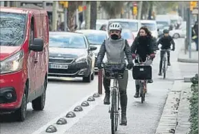  ?? XAVIER GÓMEZ ?? Ciclistas en la Diagonal de Barcelona