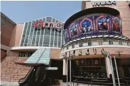  ?? Chris Pizzello / AP ?? Cines de AMC, cerrados en Burbank, California.