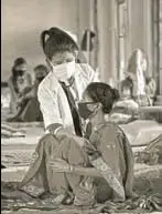  ?? AP ?? A doctor examines a tuberculos­is patient at a hospital, Gauhati, March 24