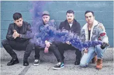  ?? FOTO: UNIVERSAL ?? Über Ängste und Trauer zu sprechen, könne Menschen näher zusammenbr­ingen, glaubt Pete Wentz (rechts).