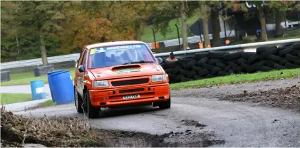  ?? ?? Class winners Christophe­r and Anthony Newton, who made the long trip to Oulton worthwhile