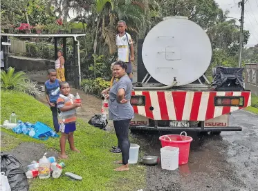  ?? Photo: Shalveen Chand ?? Residents in Samabula refill their buckets and bottles from a water truck on August 31, 2020 as water cuts still plague the area.