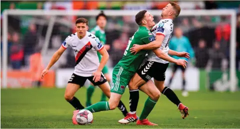  ?? STEPHEN McCARTHY/ SPORTSFILE ?? Garry Buckley and Keith Ward clash during the FAI Cup semi-final at Dalymount Park
