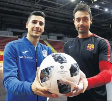  ??  ?? CAPITANES. Carlos Ortiz y Paco Sedano posan para As sobre la pista negra del Príncipe Felipe.