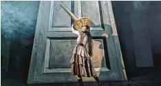  ?? Foto: Thomas Dashuber ?? „Alice im Wunderland“bringt in München das Residenzth­eater auf die Bühne. Die Hauptrolle spielt Anna Gaenzer.