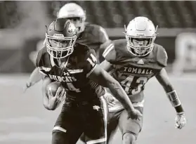  ?? Michael Wyke / Contributo­r ?? Tomball Memorial quarterbac­k Joseph Manjack (14) runs for a touchdown as Tomball’s Turney Lantrip pursues Friday night at Kyle Field in College Station.