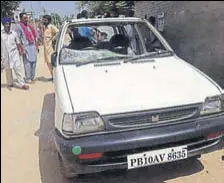  ?? SANJEEV KUMAR/HT ?? A car damaged in violence at Dullewala village in Bathinda on Wednesday.