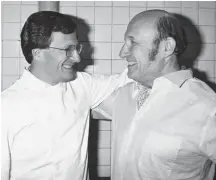  ??  ?? Monument. Patrice Dard et son père, « infiniment aimant », en mars 1979. Le créateur du flic aux 204 aventures truculente­s, devenu culte, aurait eu 100 ans cette année.